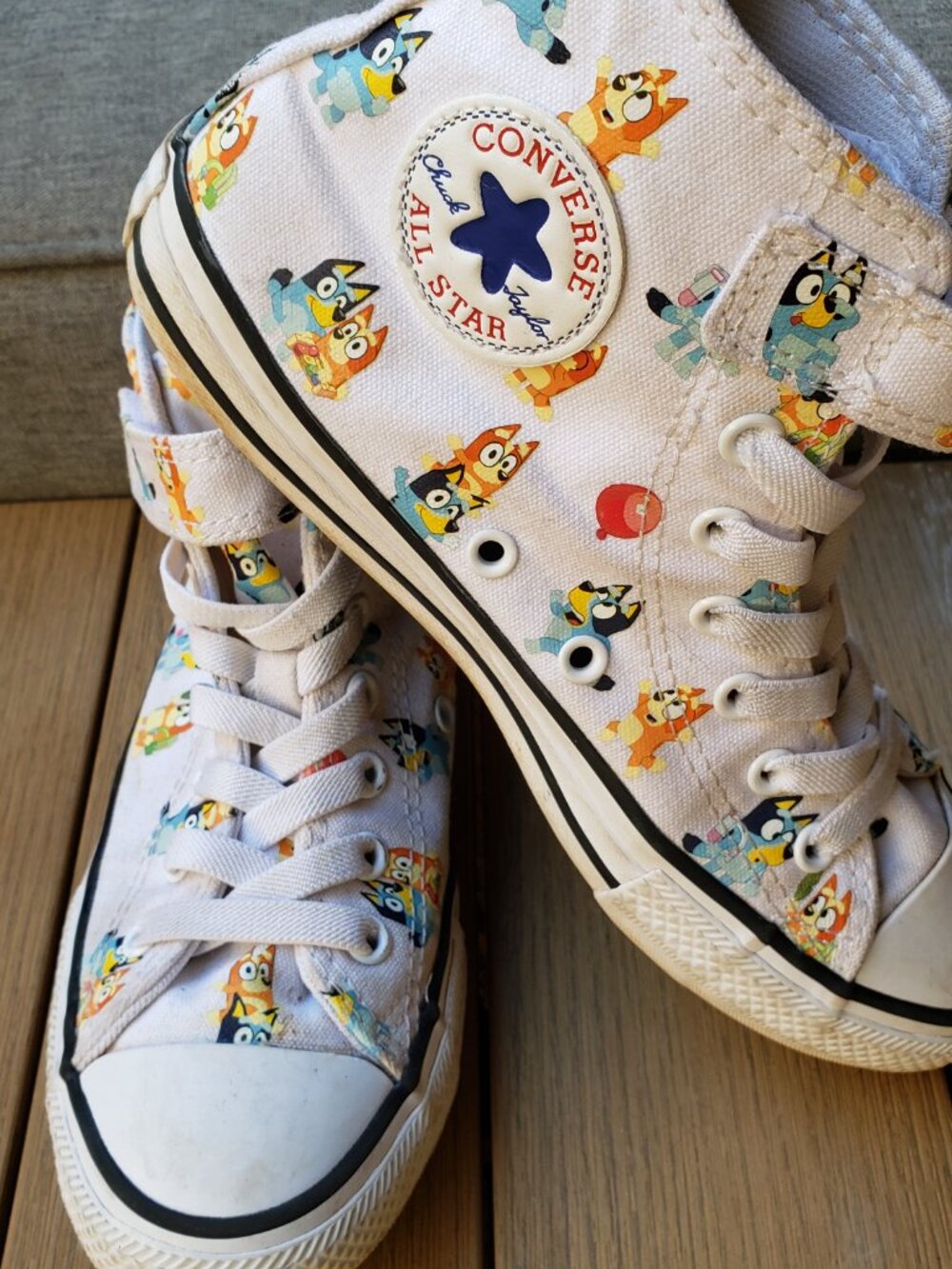 EUC CTAS Converse Easy On Hi Bluey All Over Print (2 Youth) KICKS